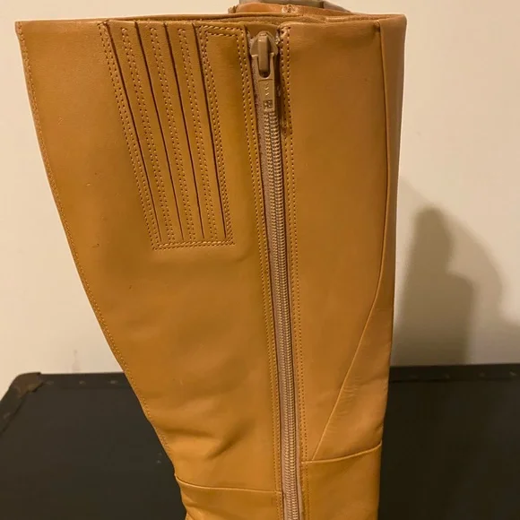Diba Elegant Tan Knee-High Women's Size 8M Leather Square Toe Boots w/4” Heel - Picture 3 of 16